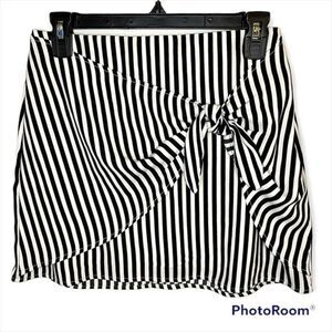 Living Doll Black & Cream Striped Tie Front Mini Skirt Size Small NWT